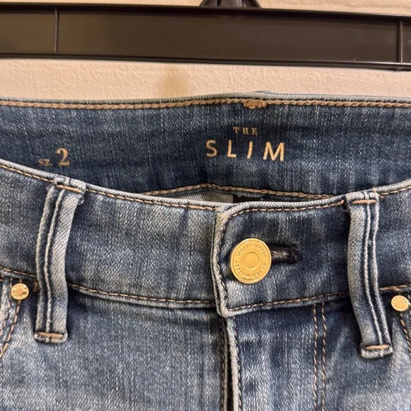 WHBM The Slim Supersoft Jeans Size 2 EUC - Picture 3 of 5